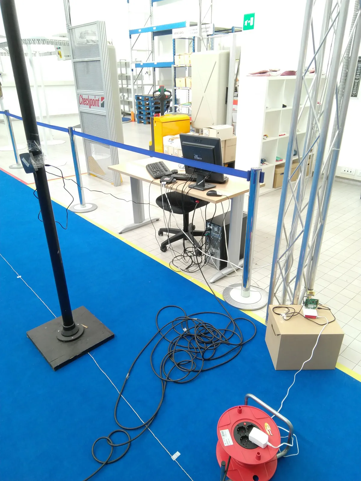 Realization and performance evaluation of a hybrid UWB/WiFi indoor localization system